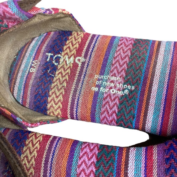 Size 8 women’s Toms pink sandals - Picture 3 of 4